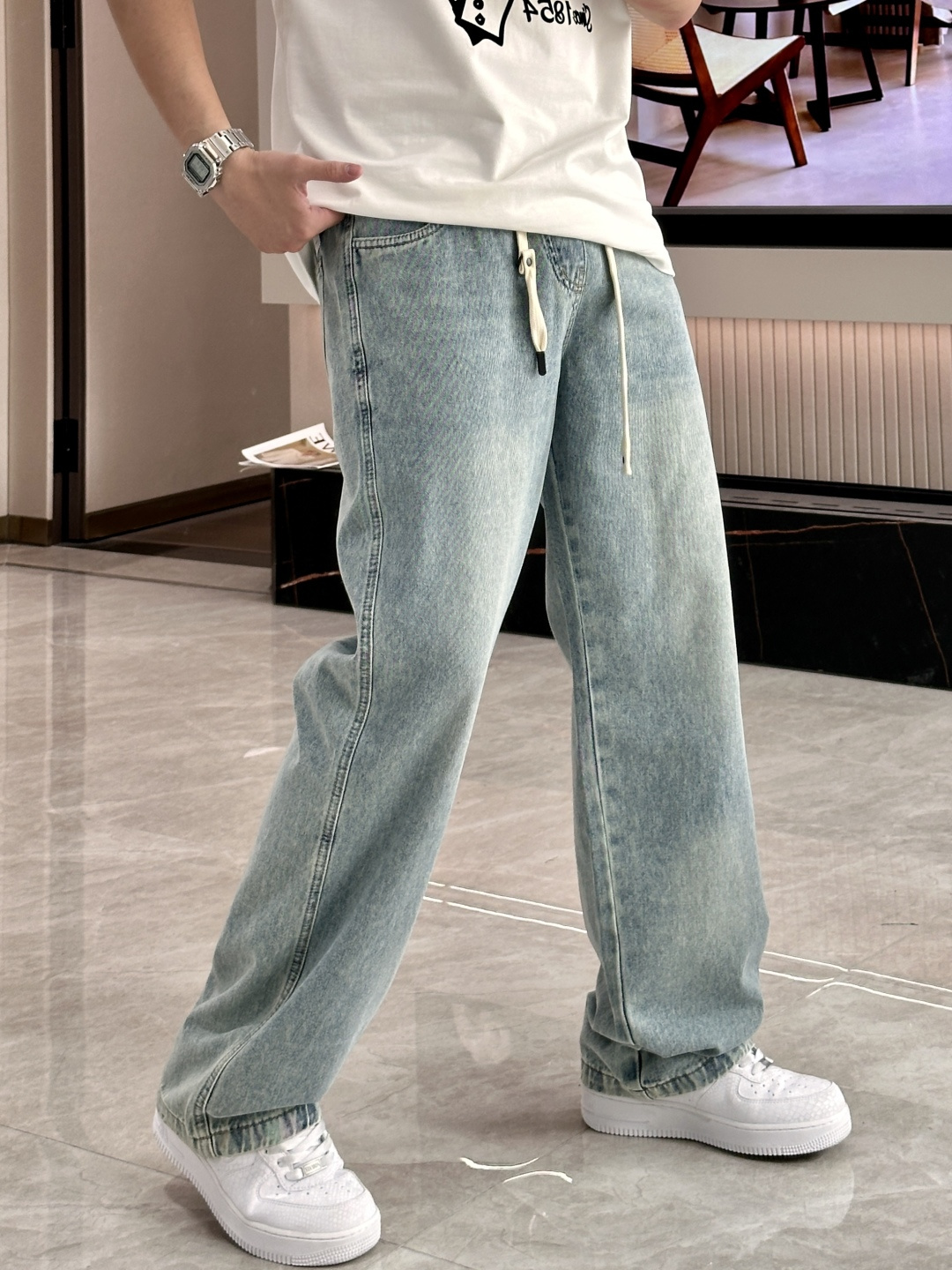 NO:774495,Kroxin's new jeans are easy to wear and don't have to be picky about your figure. There are not many restrictions on matching. They can be used casually and concisely to set off other items to show your own style and attitude. I have to give it a thumbs up for its practicality. There is no choice in version/detail design. Whoever wears it will look better. This pair of jeans is really more flattering than you think. The overall focus is on comfort. The size of the trouser legs is just right. It makes the legs slimmer and straighter. It can easily be worn to create long legs that fill the whole screen, and the elongated proportions are full of aura!  It can be matched with any style of item, and can be matched with various T-shirts/shirts and knitted jackets. You don’t have to worry about matching for daily outings. Sizes are m-xxxl, chrome hearts, jeans, jackets & coats, shirts, tees, t-shirt,19860909克罗心 新品牛仔裤 好穿不挑身材,在搭配上没有太多的限制 随意简洁的衬托其他单品,来展现自己的风格姿态～ 对于它的实穿性不得不竖起一个大拇指了,版型／细节设计没得挑,谁穿谁好看.这款牛仔裤真的要比你想象中更加修饰腿型,整体以舒适为主,裤腿大小做的恰到好处,显瘦显腿直,轻松穿出满屏的大长腿,拉长比例气场全开！ 可以百搭任何风格的单品,搭配各种T恤／衬衫,针织外套都可,日常外出不必再为搭配而烦恼了 尺码m-xxxl,,chrome hearts,jeans,jackets & coats,shirts,tees，t-shirt,,Men's clothing