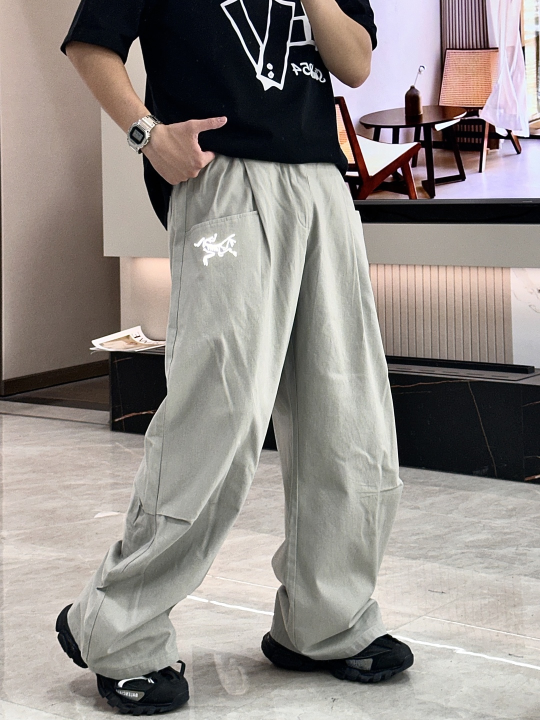 NO:774470,Niaojia 2026 spring and summer latest casual pants, customized fabrics are soft and sweat-wicking, extremely comfortable. The upper body is very comfortable, with original accessories details. The upper body is sporty, casual and fashionable, a must-have for leisure and travel. Size s-xxl,,jil sander,19860909鸟家 2026春夏 最新款休闲裤,订制面料 柔软排汗,舒适度极高.上身非常舒爽,原版辅料细节.上身运动休闲时尚,出街休闲、外出旅游必备. 尺码 s-xxl,,jil sander,,Men's clothing