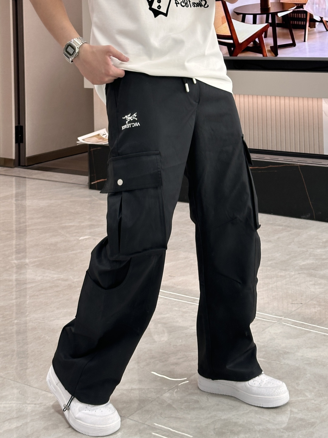 NO:774475,Niaojia 2026 spring and summer latest casual pants, customized fabrics are soft and sweat-wicking, extremely comfortable. The upper body is very comfortable, original accessories details. The upper body is sporty, casual and fashionable, a must-have for leisure and travel. Size 28-36,,jil sander,19860909鸟家 2026春夏 最新款休闲裤,订制面料 柔软排汗,舒适度极高.上身非常舒爽,原版辅料细节.上身运动休闲时尚,出街休闲、外出旅游必备. 尺码 28-36,,jil sander,,Men's clothing