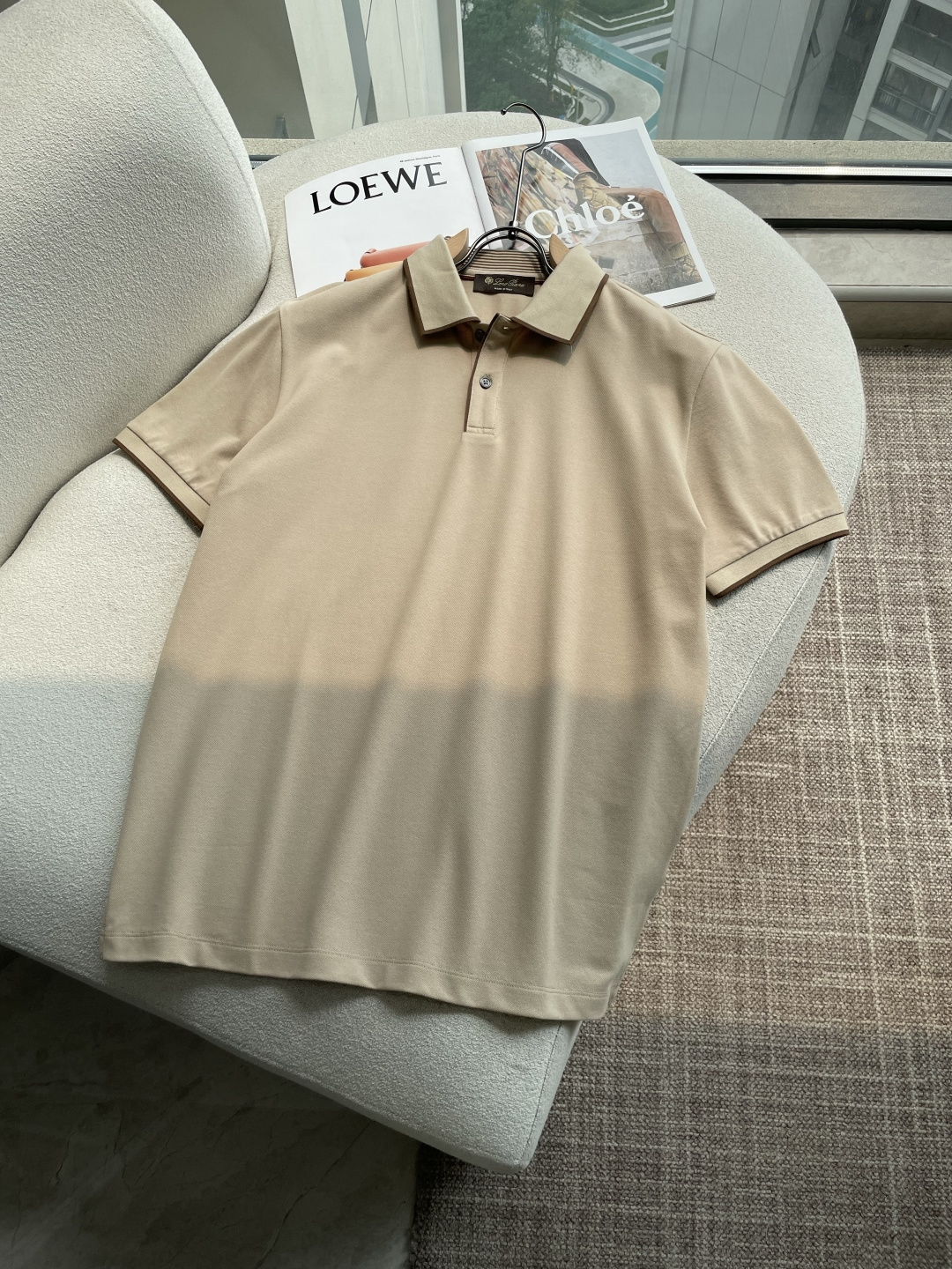 NO:777017,L spring and summer official website synchronization Mature men Light mature men Favorite style Classic and versatile business casual Polo collar T-shirt Made of imported double mercerized pearl cotton fabric, comfortable and breathable, delicate texture, super soft and skin-friendly!  The lapel design and tailoring are slim-fitting, and the fit is absolutely crisp and handsome!  It can be seen from the lock stitch that it is definitely produced by a major factory. This high-density sewing process is absolutely meticulous in handling details!  Highly recommended and you won’t see a style like this outside!  Size M-XXXL,,loro piana,tees,t-shirt,19860909L春夏 官网同步 熟男 轻熟男 最爱款式 经典大气百搭商务休闲Polo领T恤 采用进口双丝光珠地棉面料 舒适透气 质感细腻 超柔软亲肤触感！翻领设计,剪裁属于修身版型 绝对挺括帅气的合体型！从锁针可以看出 绝对大厂代工出品 这种密度的缝制工艺 对待细节处理绝对是一丝不苟！强烈推荐 而且外面您是根本看不到这样的款式的！ 尺码M-XXXL,,loro piana,tees，t-shirt,,Men's clothing