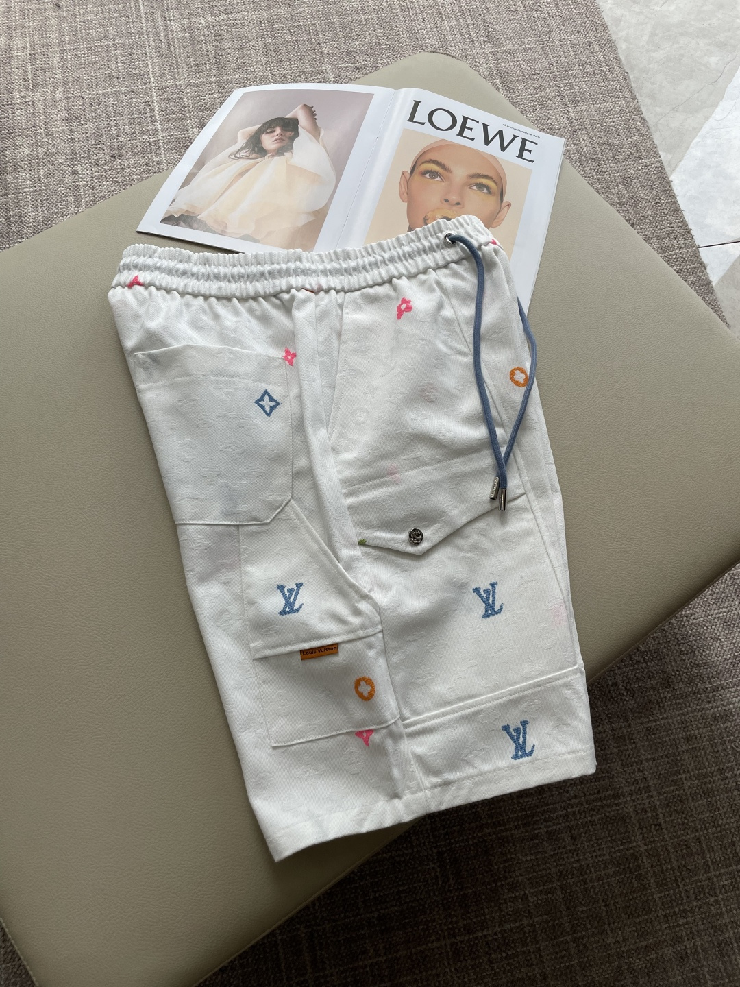 .  Lv 2026夏季短裤！百搭松紧腰休闲五分裤！松紧腰 两侧插袋 面料采用客供定织高支纯棉料，上身透气，柔软亲肤，手