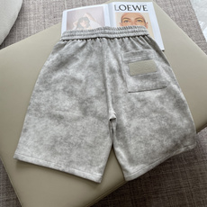 . Loewe 2026夏季短裤!百搭松紧腰休闲五分裤!松紧腰 两侧插袋 面料采用客供定织高支纯棉料,上身透气,柔软亲 . Loewe 2026夏季短裤!百搭松紧腰休闲五分裤!松紧腰 两侧插袋 面料采用客供定织高支纯棉料,上身透气,柔软亲