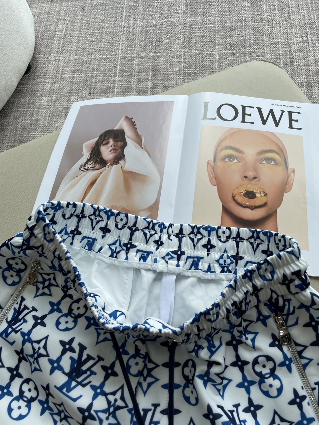 . Lv 2026夏季短裤!百搭松紧腰休闲五分裤!松紧腰 两侧插袋 面料采用客供定织高支纯棉料,上身透气,柔软亲肤,手 . Lv 2026夏季短裤!百搭松紧腰休闲五分裤!松紧腰 两侧插袋 面料采用客供定织高支纯棉料,上身透气,柔软亲肤,手