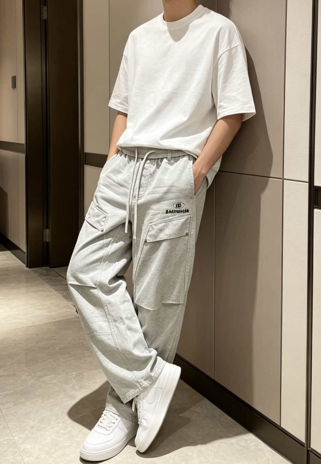 巴黎 2026春夏 最新款休闲裤，订制面料 柔软排汗，舒适度极高。上身非常舒爽，原版辅料细节。上身运动休