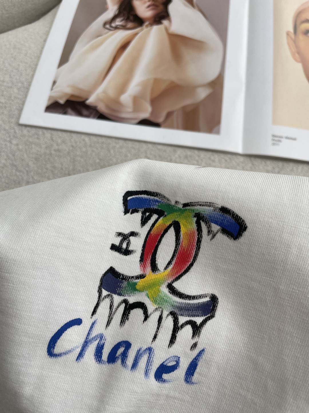 小香2026春夏款/官网同步面料采用重磅纯棉精梳棉面料，OS宽松版型，上身版型超正！日常百搭，衣橱必备单