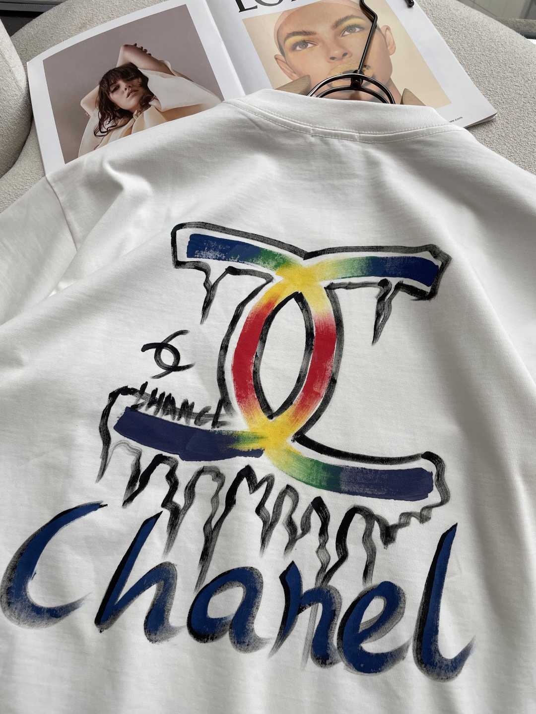 小香2026春夏款/官网同步面料采用重磅纯棉精梳棉面料，OS宽松版型，上身版型超正！日常百搭，衣橱必备单