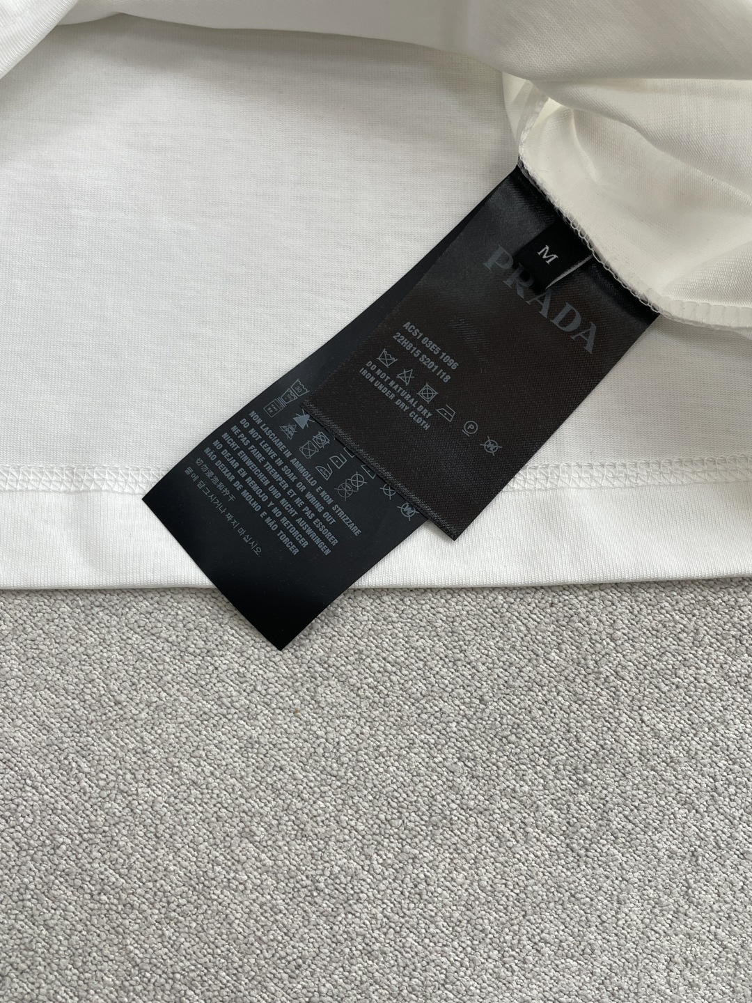 Prad 2026春夏款/官网同步面料采用重磅纯棉精梳棉面料，OS宽松版型，上身版型超正！日常百搭，衣橱