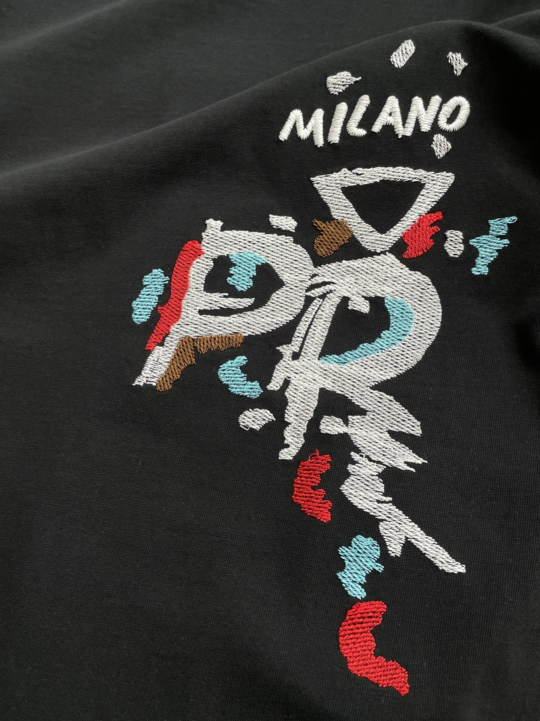 Prad 2026春夏款/官网同步面料采用重磅纯棉精梳棉面料，OS宽松版型，上身版型超正！日常百搭，衣橱