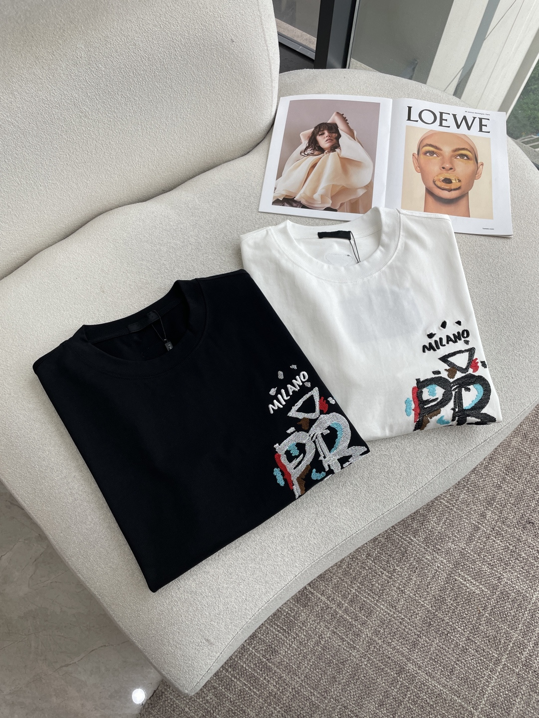 Prad 2026春夏款/官网同步面料采用重磅纯棉精梳棉面料，OS宽松版型，上身版型超正！日常百搭，衣橱