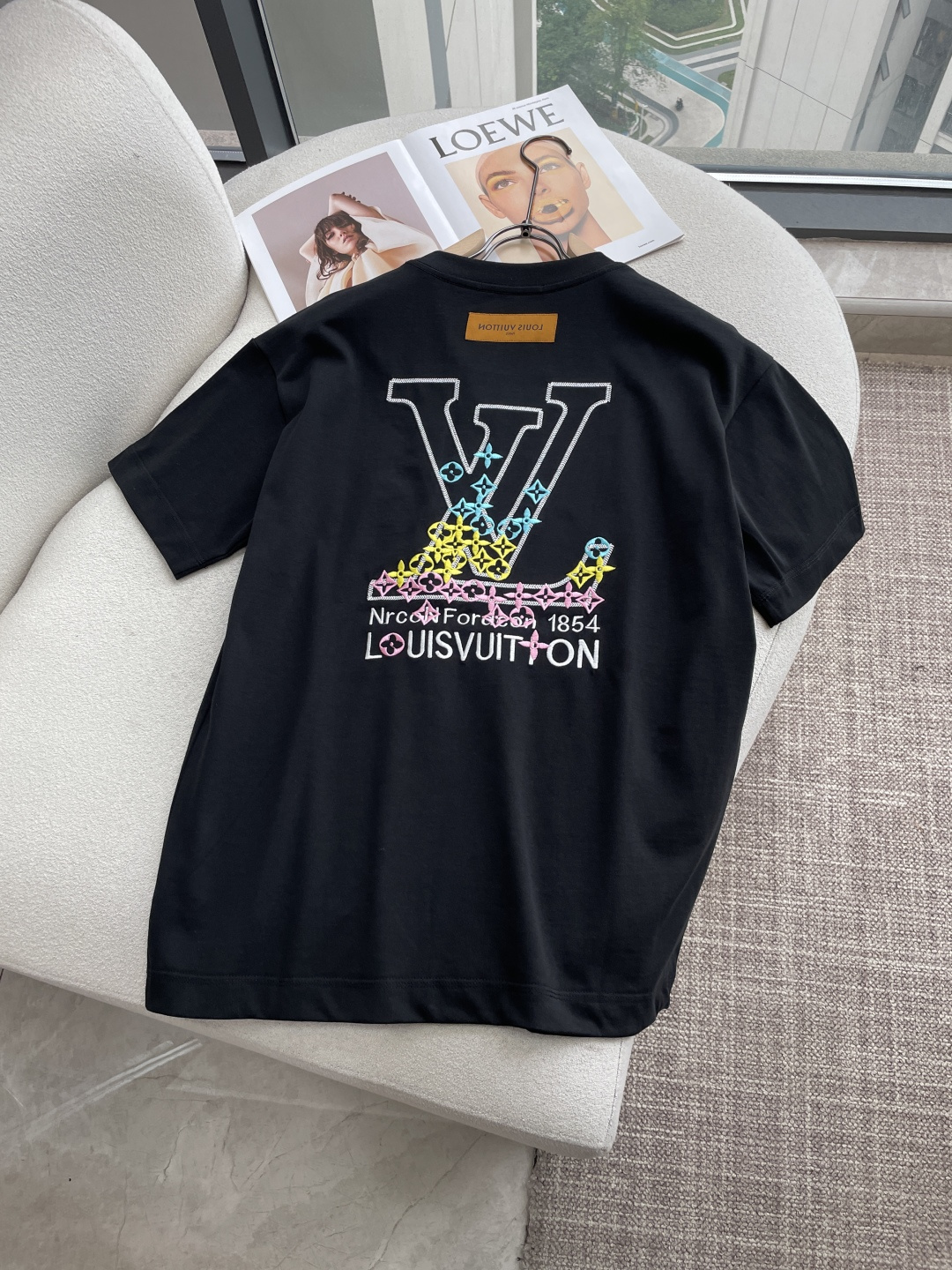 Lv2026春夏款/官网同步面料采用重磅纯棉精梳棉面料，OS宽松版型，上身版型超正！日常百搭，衣橱必备单