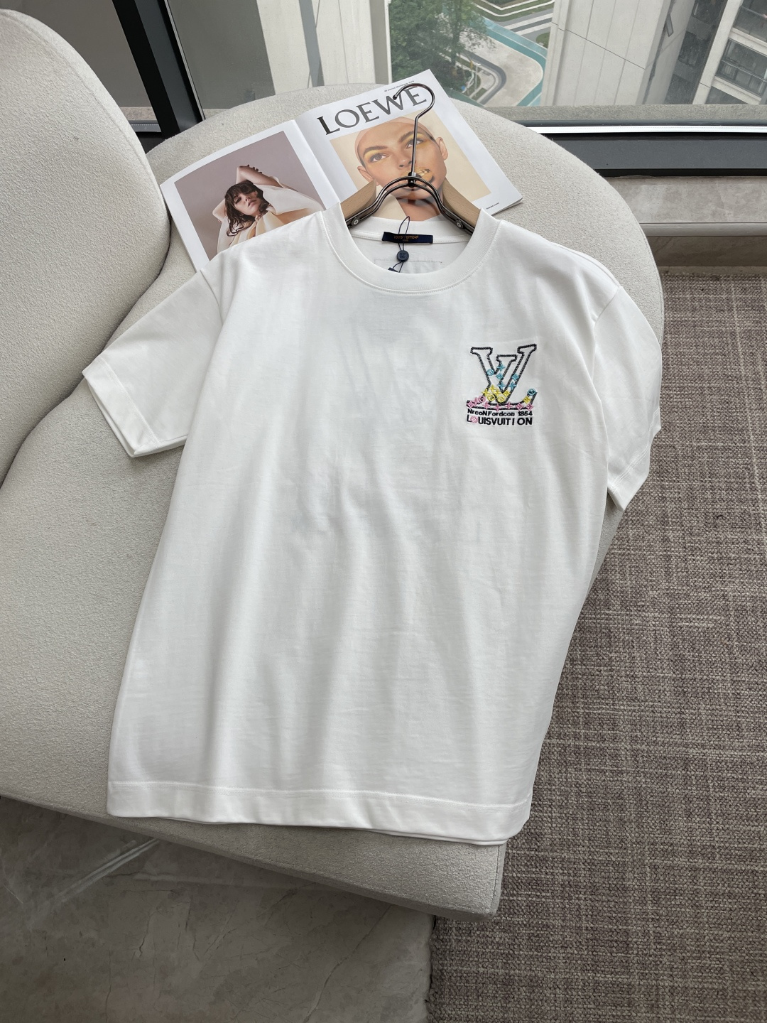 Lv2026春夏款/官网同步面料采用重磅纯棉精梳棉面料，OS宽松版型，上身版型超正！日常百搭，衣橱必备单