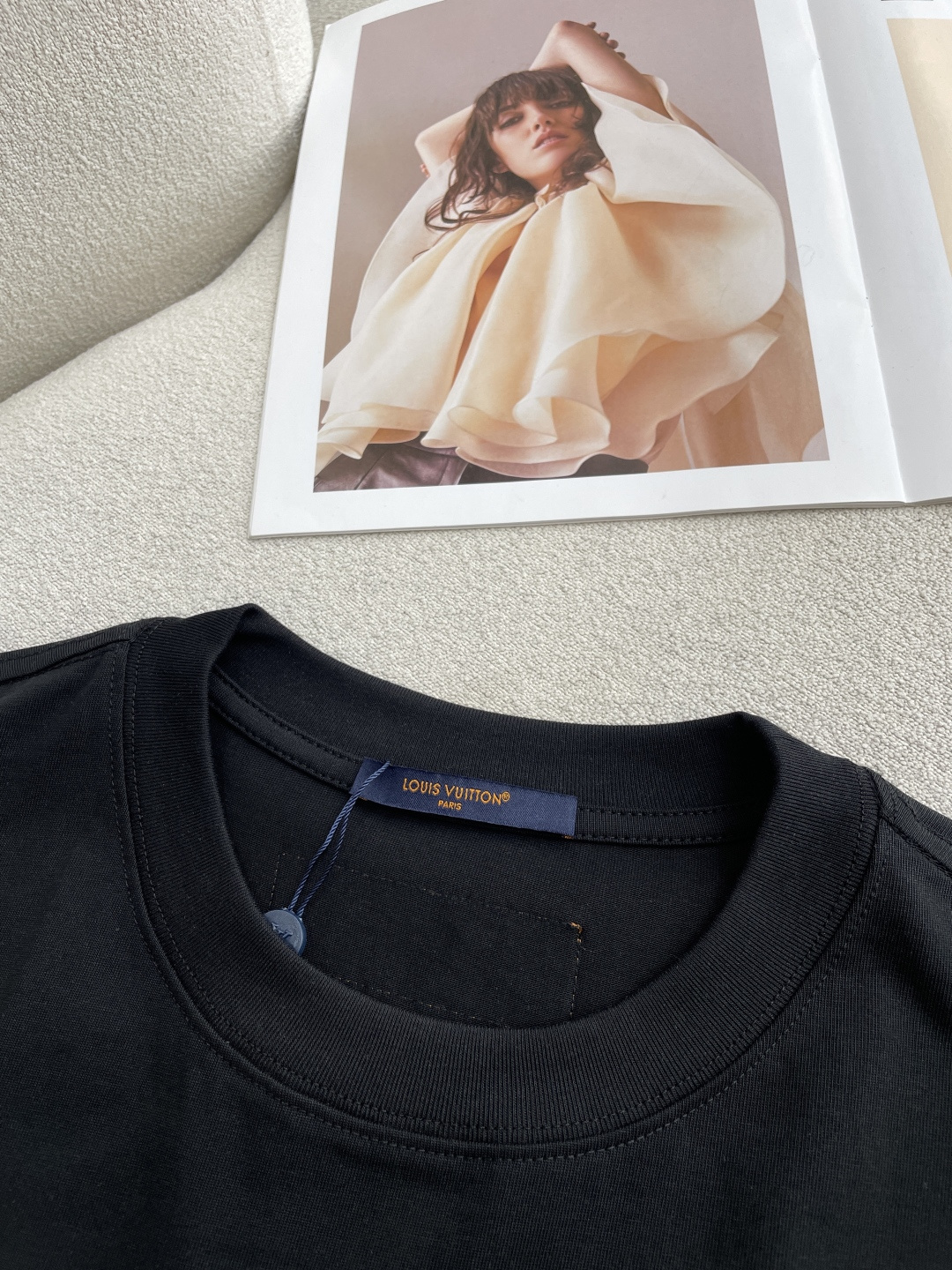 Lv2026春夏款/官网同步面料采用重磅纯棉精梳棉面料，OS宽松版型，上身版型超正！日常百搭，衣橱必备单