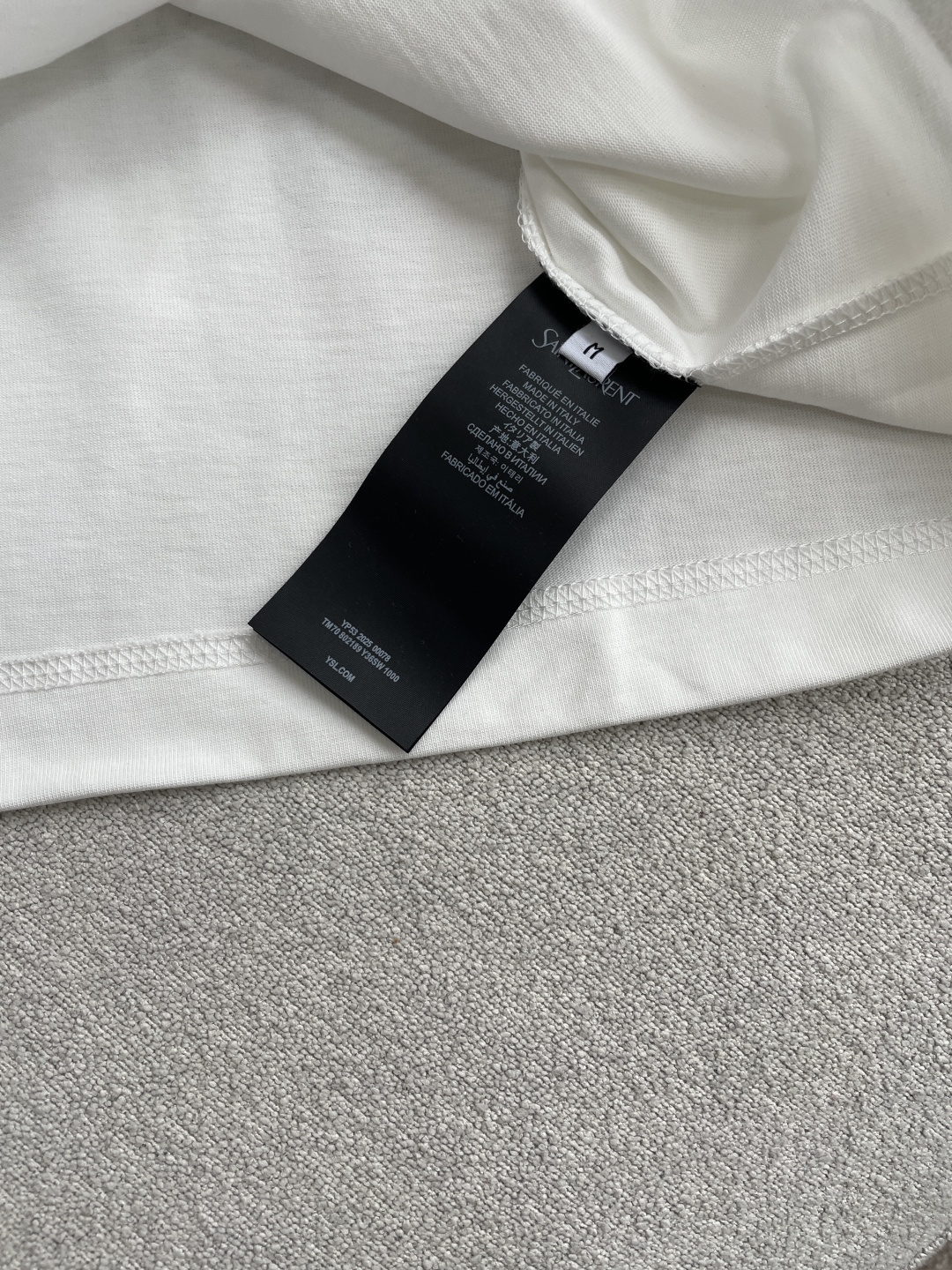 ysl 2026春夏款/官网同步面料采用重磅纯棉精梳棉面料，OS宽松版型，上身版型超正！日常百搭，衣橱必