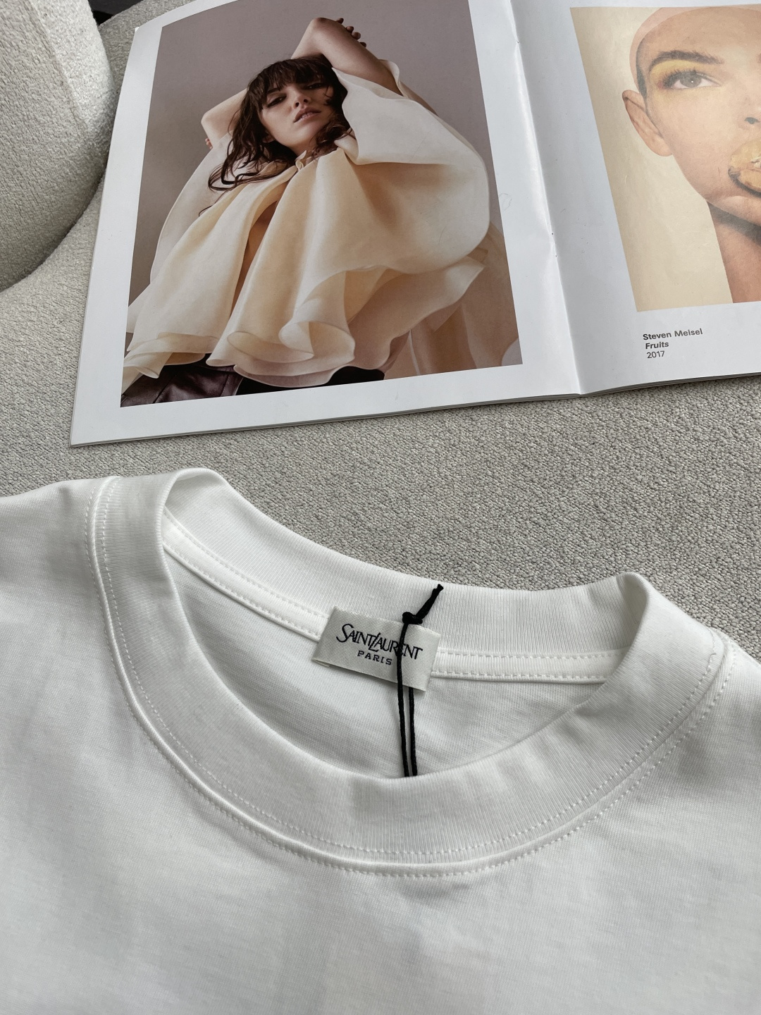 ysl 2026春夏款/官网同步面料采用重磅纯棉精梳棉面料，OS宽松版型，上身版型超正！日常百搭，衣橱必