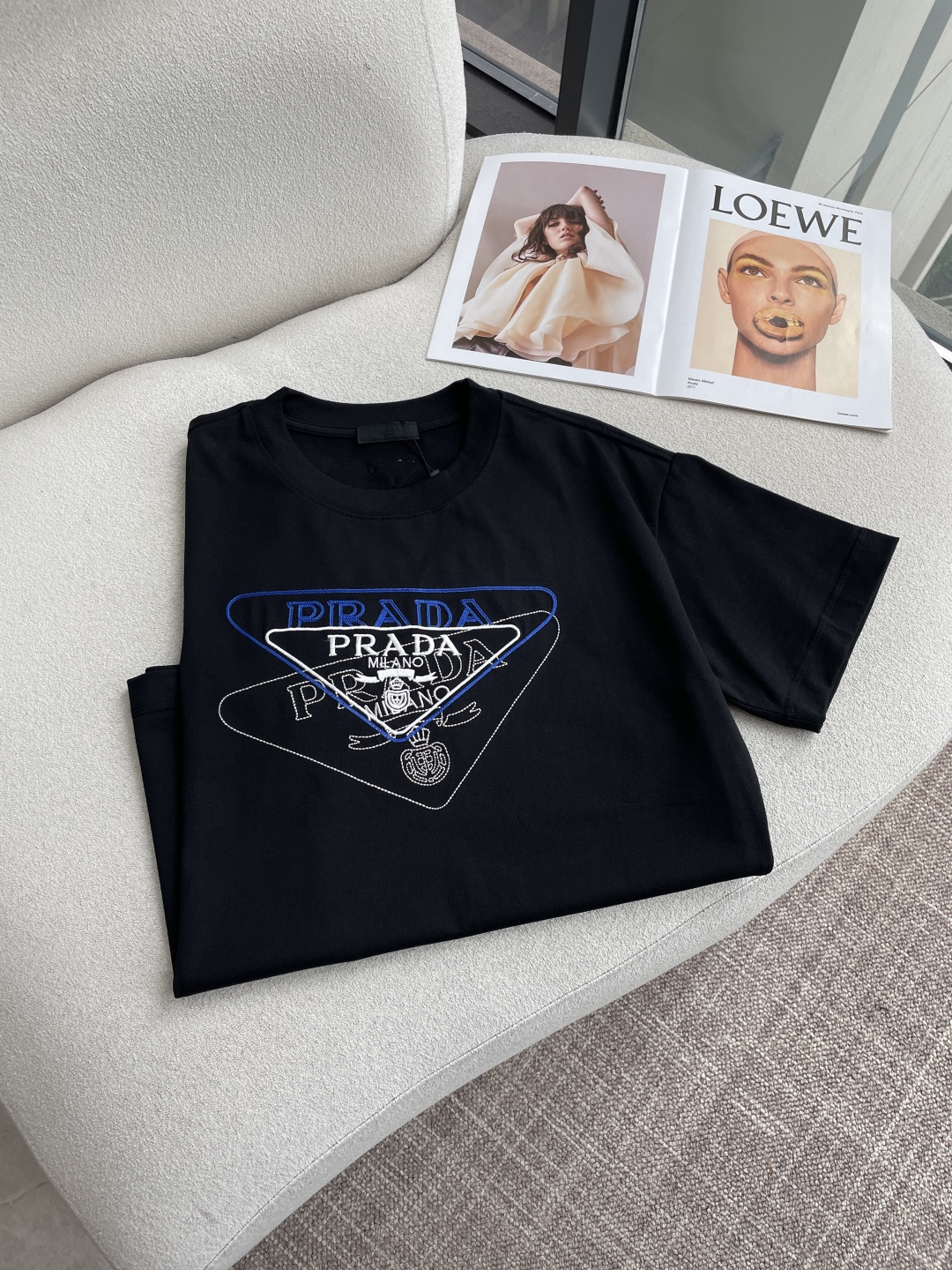 Prad 2026春夏款/官网同步面料采用重磅纯棉精梳棉面料，OS宽松版型，上身版型超正！日常百搭，衣橱