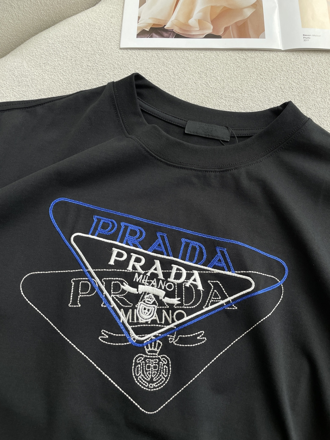 Prad 2026春夏款/官网同步面料采用重磅纯棉精梳棉面料，OS宽松版型，上身版型超正！日常百搭，衣橱