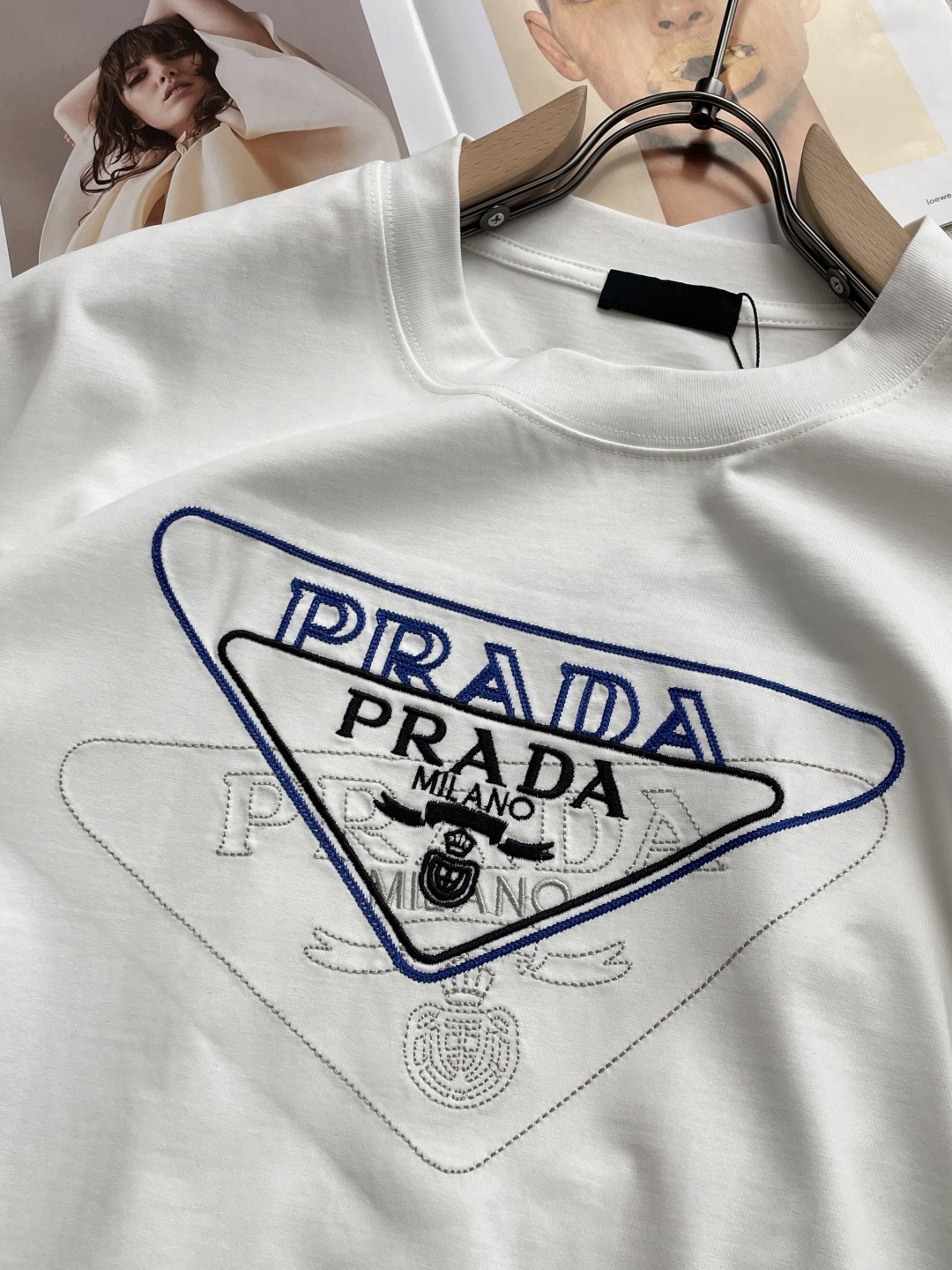 Prad 2026春夏款/官网同步面料采用重磅纯棉精梳棉面料，OS宽松版型，上身版型超正！日常百搭，衣橱