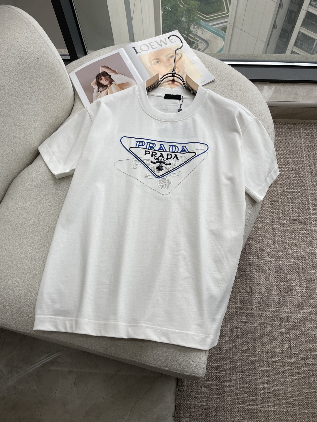 Prad 2026春夏款/官网同步面料采用重磅纯棉精梳棉面料，OS宽松版型，上身版型超正！日常百搭，衣橱