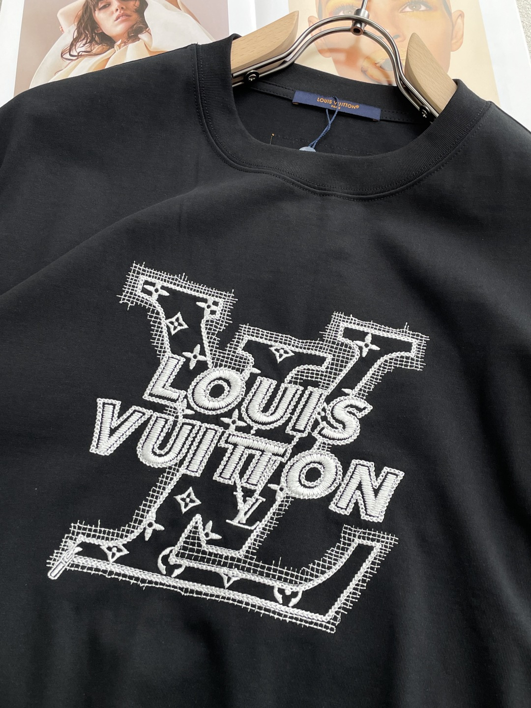 Lv2026春夏款/官网同步面料采用重磅纯棉精梳棉面料，OS宽松版型，上身版型超正！日常百搭，衣橱必备单