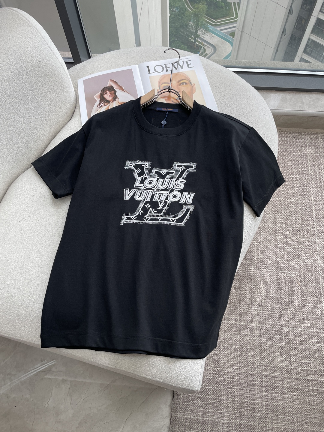 Lv2026春夏款/官网同步面料采用重磅纯棉精梳棉面料，OS宽松版型，上身版型超正！日常百搭，衣橱必备单