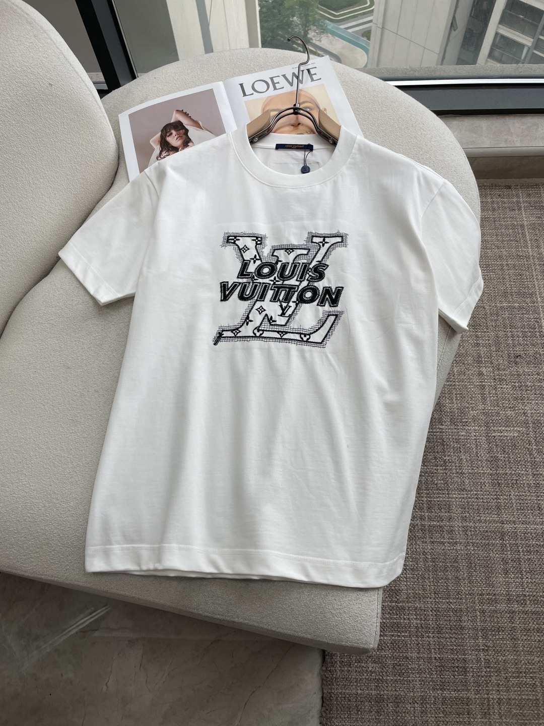 Lv2026春夏款/官网同步面料采用重磅纯棉精梳棉面料，OS宽松版型，上身版型超正！日常百搭，衣橱必备单