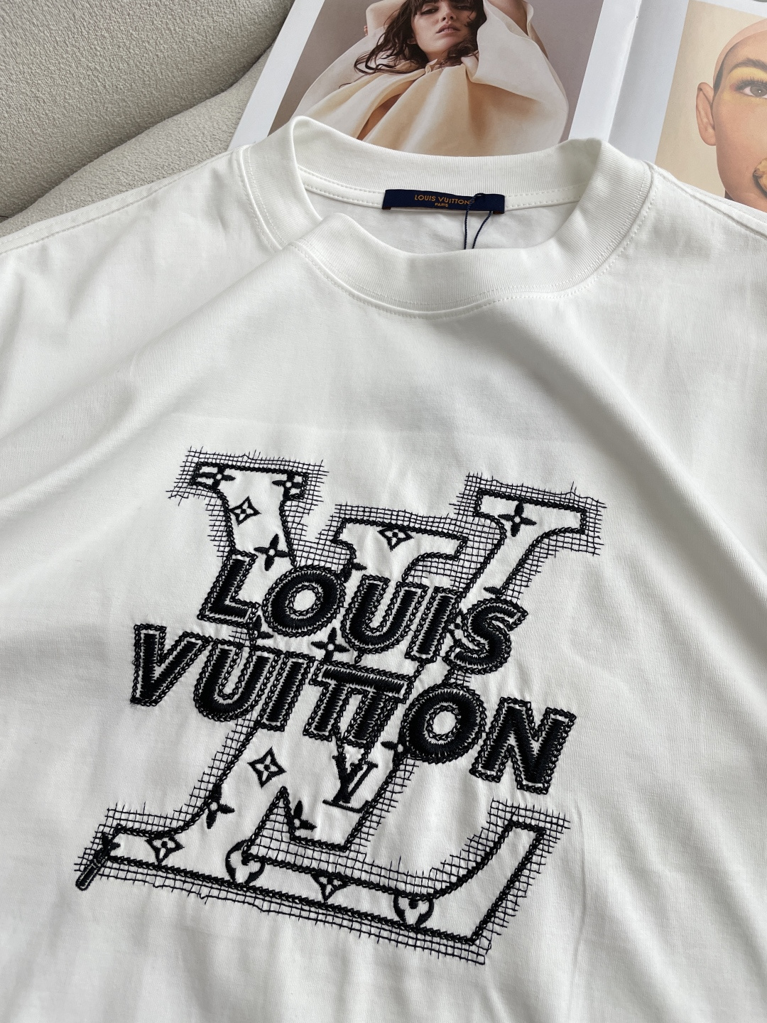 Lv2026春夏款/官网同步面料采用重磅纯棉精梳棉面料，OS宽松版型，上身版型超正！日常百搭，衣橱必备单