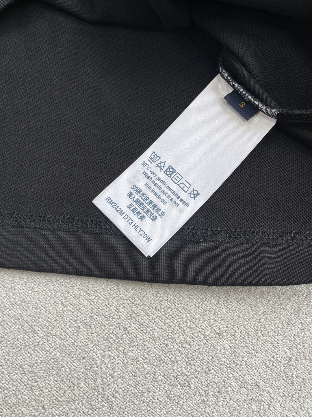 Lv 2026春夏款/官网同步面料采用重磅纯棉精梳棉面料，OS宽松版型，上身版型超正！日常百搭，衣橱必备