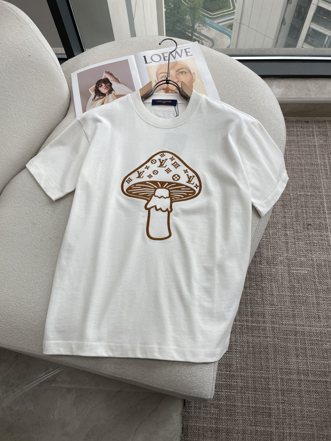 Lv 2026春夏款/官网同步面料采用重磅纯棉精梳棉面料，OS宽松版型，上身版型超正！日常百搭，衣橱必备