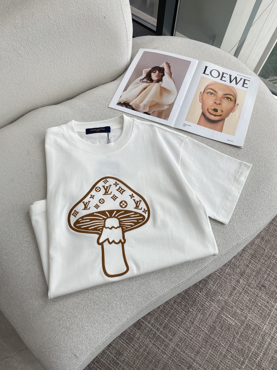 Lv 2026春夏款/官网同步面料采用重磅纯棉精梳棉面料，OS宽松版型，上身版型超正！日常百搭，衣橱必备