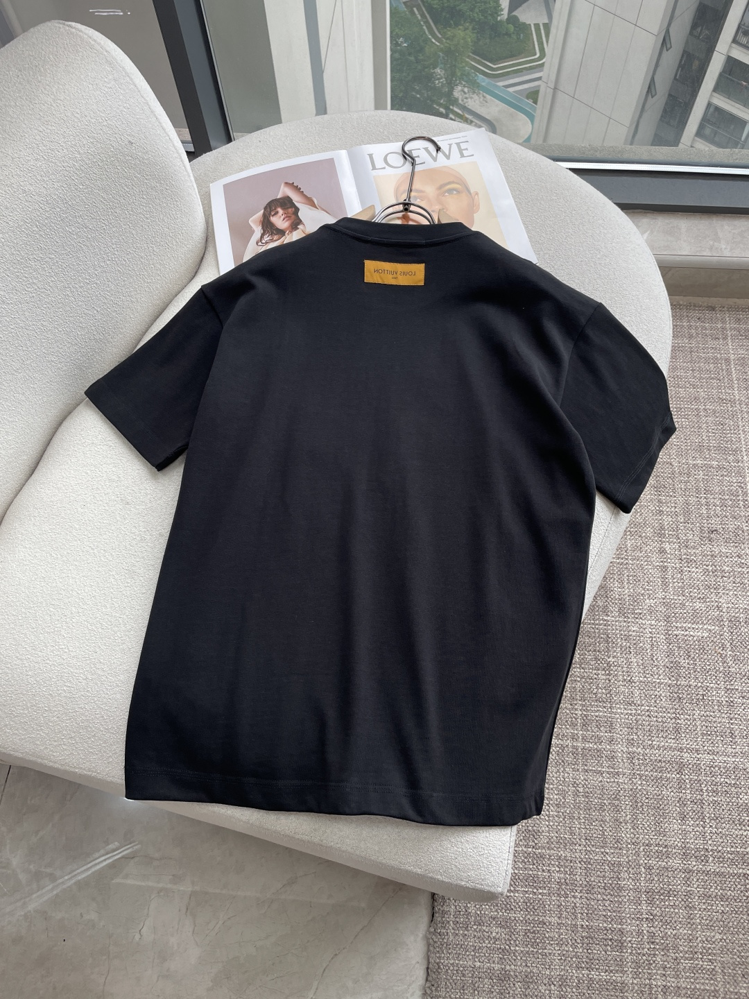 Lv 2026春夏款/官网同步面料采用重磅纯棉精梳棉面料，OS宽松版型，上身版型超正！日常百搭，衣橱必备