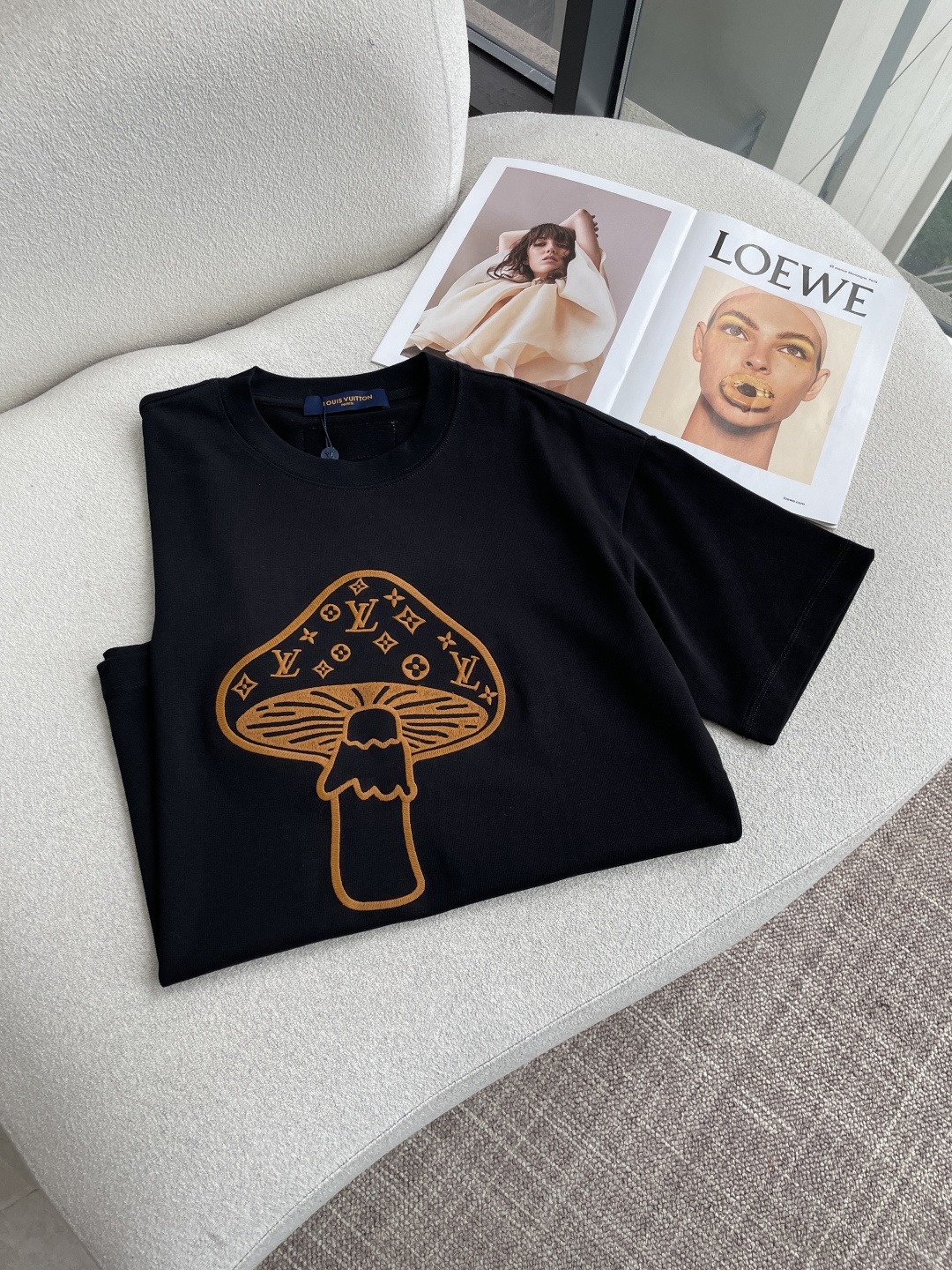 Lv 2026春夏款/官网同步面料采用重磅纯棉精梳棉面料，OS宽松版型，上身版型超正！日常百搭，衣橱必备