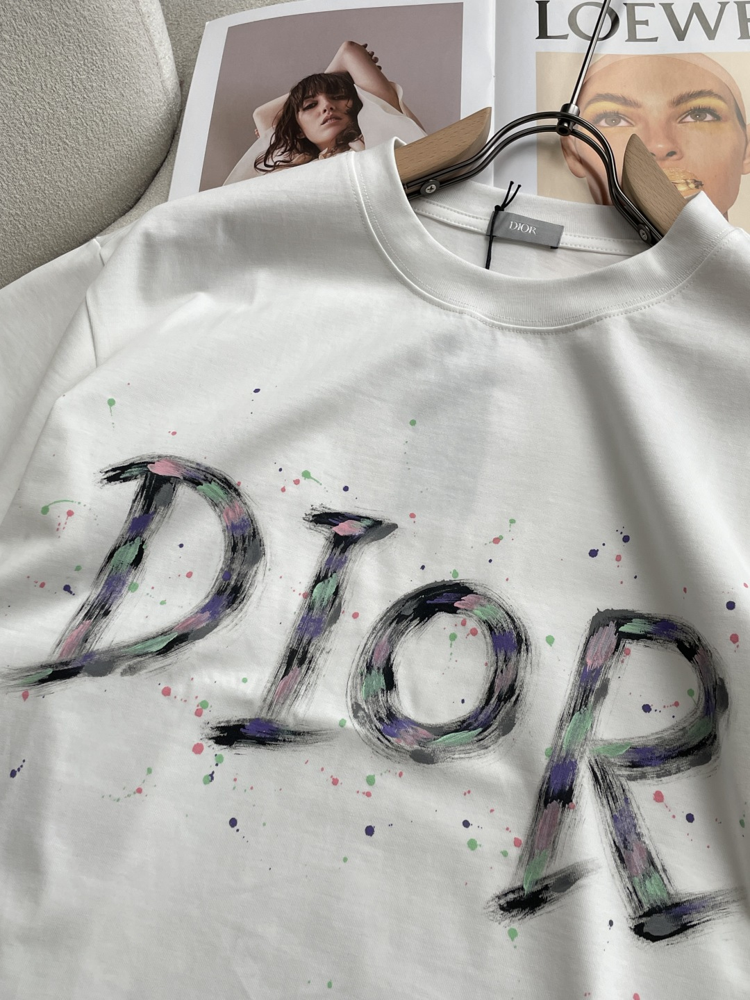 D奥2026春夏款/官网同步面料采用重磅纯棉精梳棉面料，OS宽松版型，上身版型超正！日常百搭，衣橱必备单