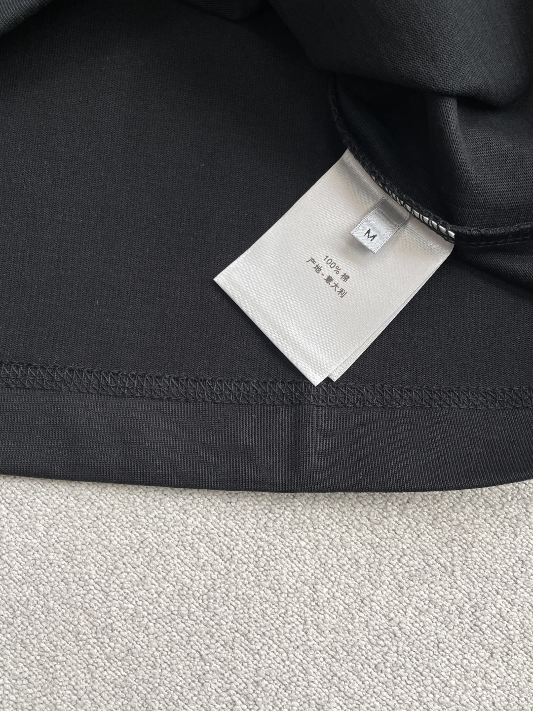 D奥2026春夏款/官网同步面料采用重磅纯棉精梳棉面料，OS宽松版型，上身版型超正！日常百搭，衣橱必备单