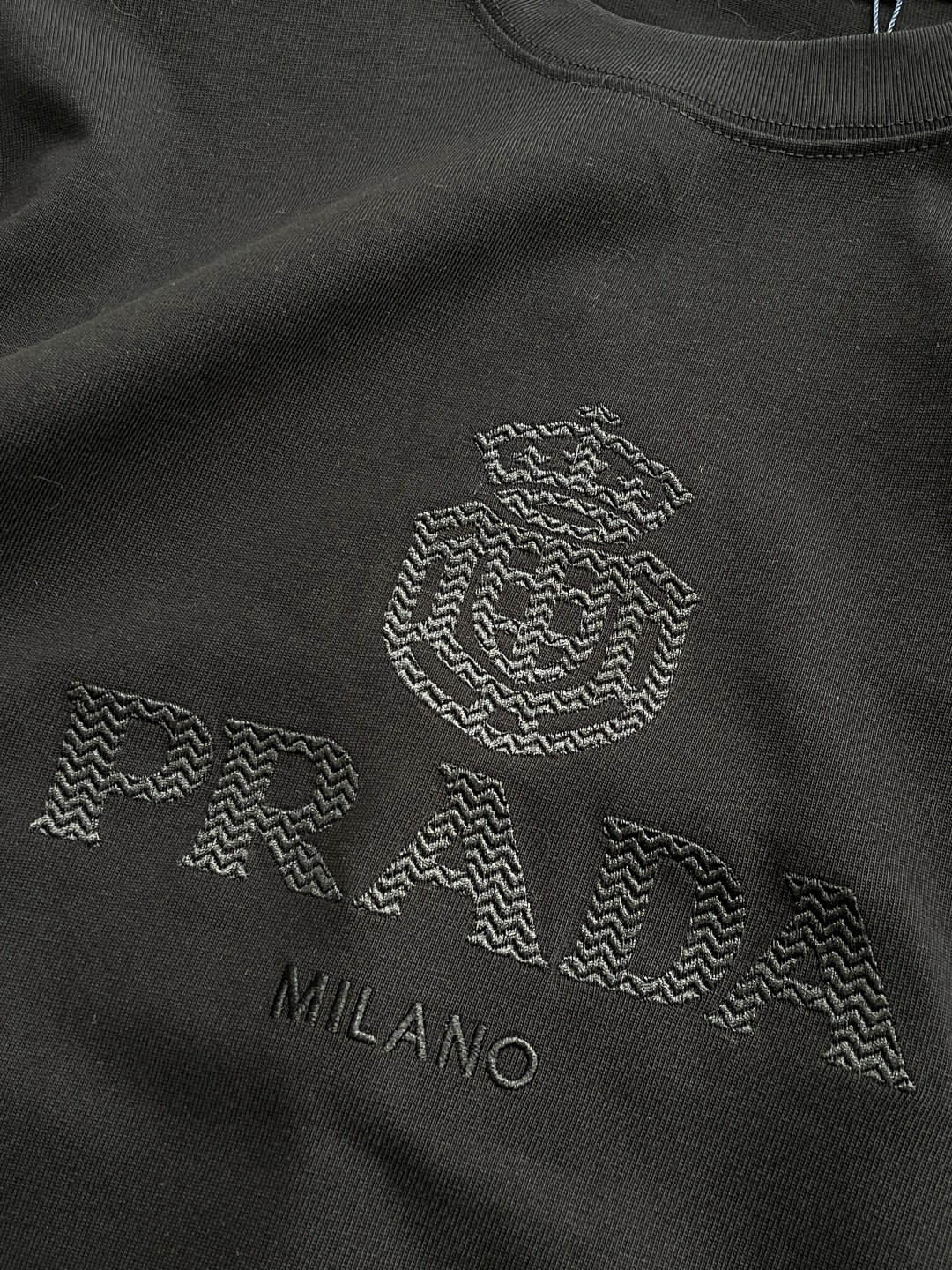 Prad2026春夏款/官网同步面料采用重磅纯棉精梳棉面料，OS宽松版型，上身版型超正！日常百搭，衣橱必