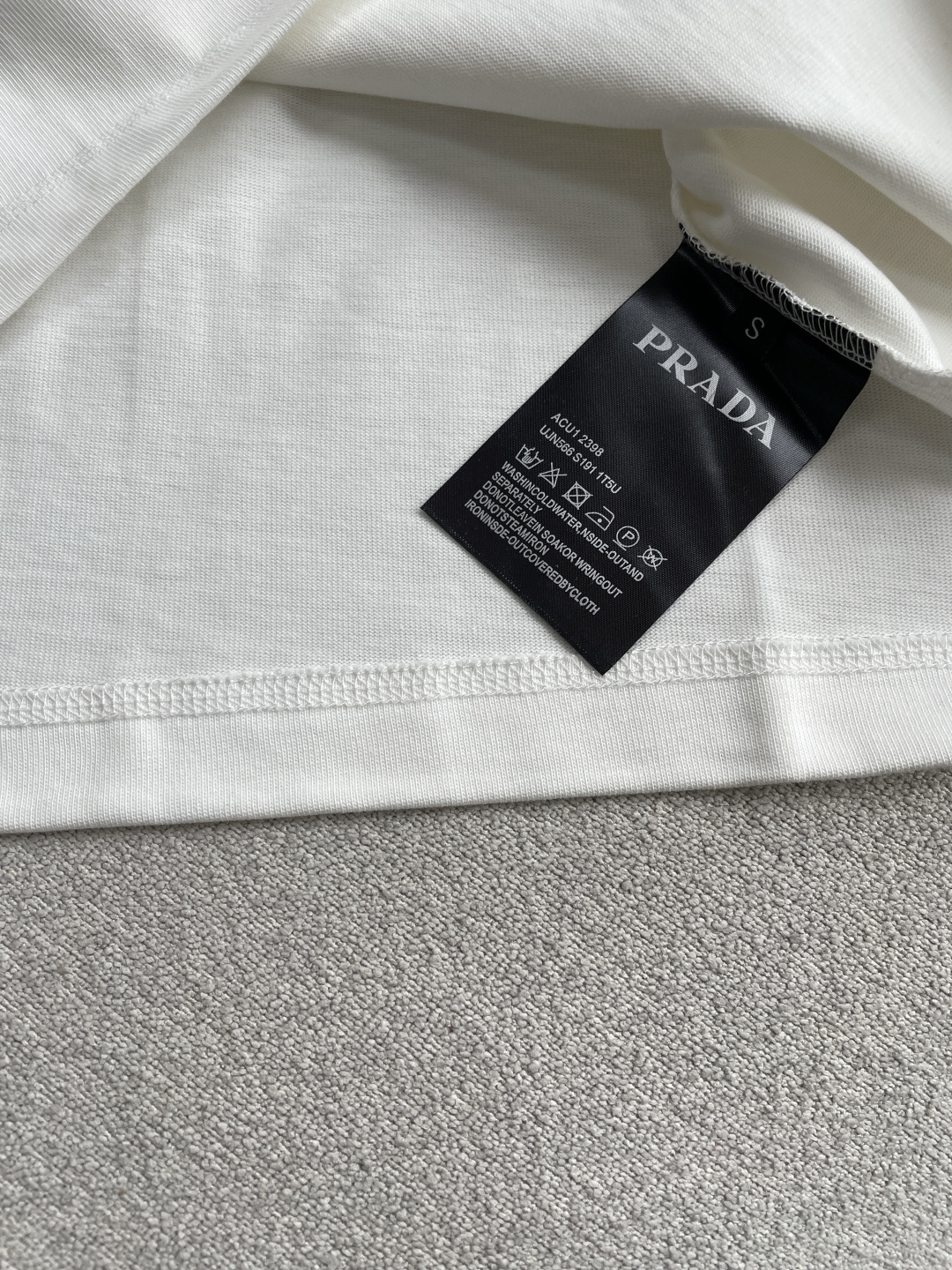 Prad2026春夏款/官网同步面料采用重磅纯棉精梳棉面料，OS宽松版型，上身版型超正！日常百搭，衣橱必
