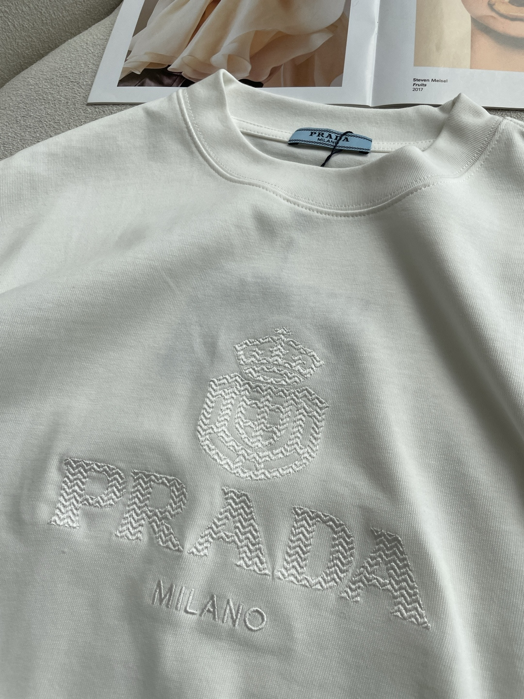 Prad2026春夏款/官网同步面料采用重磅纯棉精梳棉面料，OS宽松版型，上身版型超正！日常百搭，衣橱必