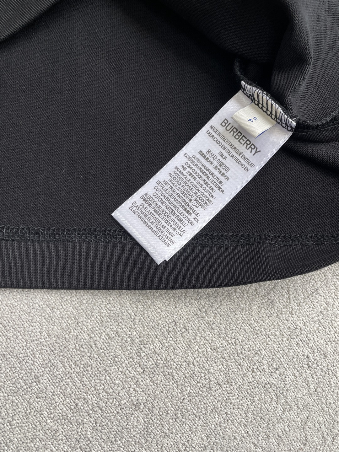 Bur 2026春夏款/官网同步面料采用重磅纯棉精梳棉面料，OS宽松版型，上身版型超正！日常百搭，衣橱必