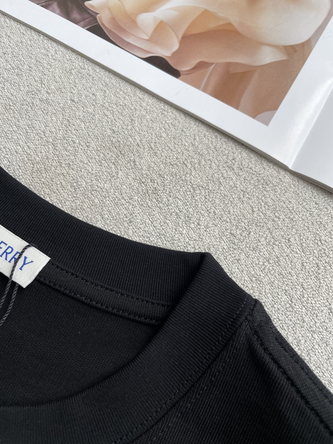 Bur 2026春夏款/官网同步面料采用重磅纯棉精梳棉面料，OS宽松版型，上身版型超正！日常百搭，衣橱必