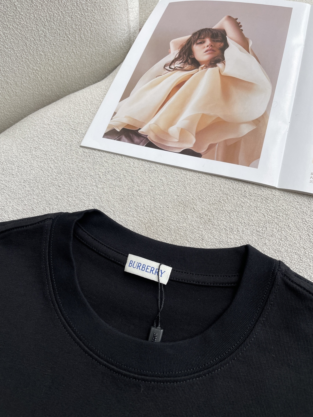 Bur 2026春夏款/官网同步面料采用重磅纯棉精梳棉面料，OS宽松版型，上身版型超正！日常百搭，衣橱必