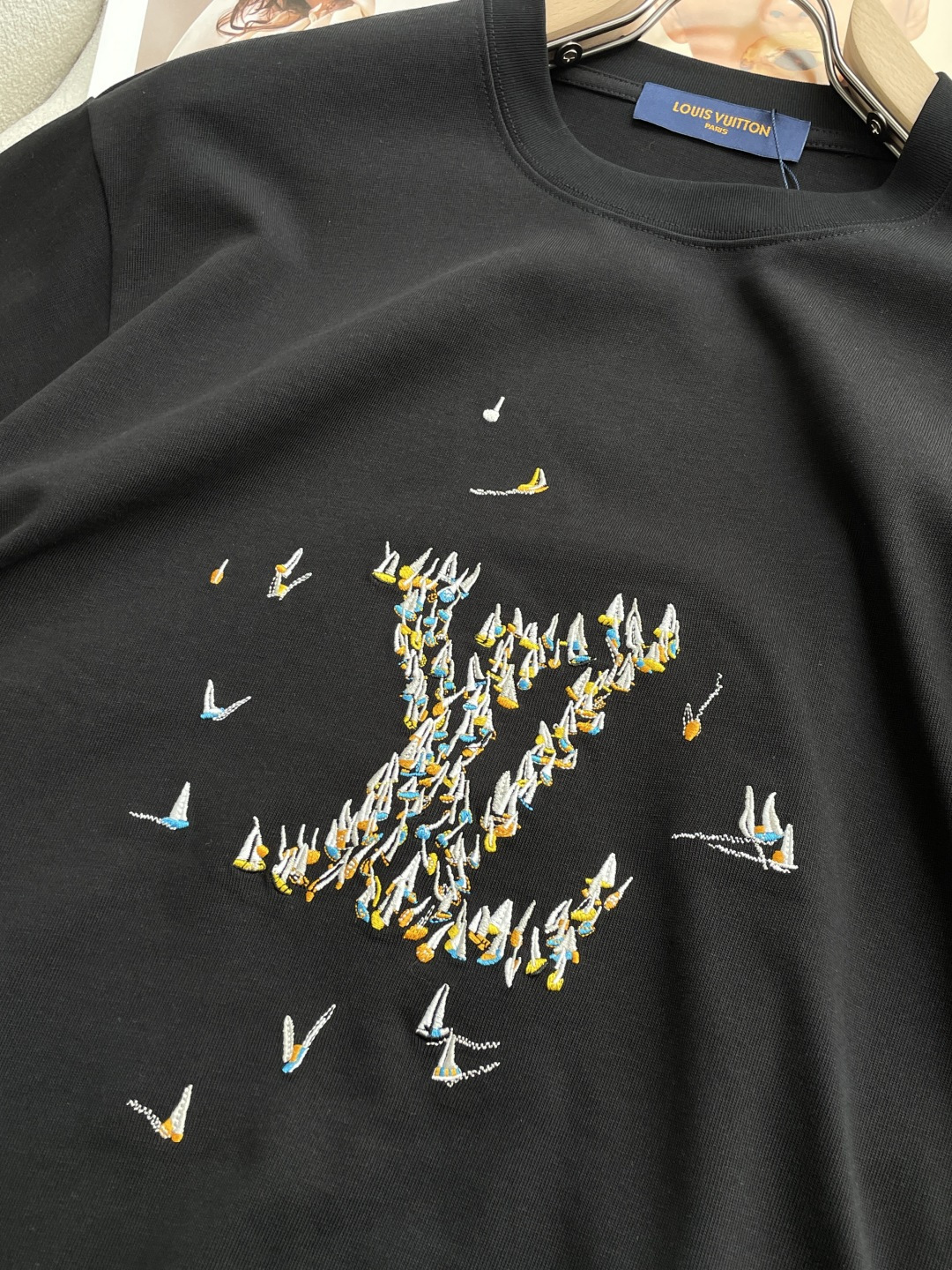 Lv 2026春夏款/官网同步面料采用重磅纯棉精梳棉面料，OS宽松版型，上身版型超正！日常百搭，衣橱必备