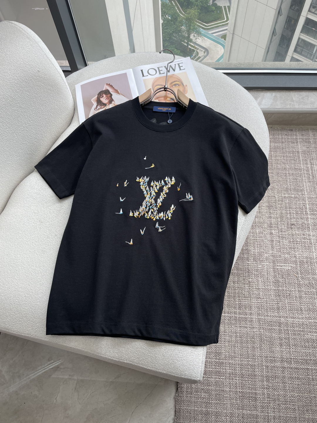 Lv 2026春夏款/官网同步面料采用重磅纯棉精梳棉面料，OS宽松版型，上身版型超正！日常百搭，衣橱必备