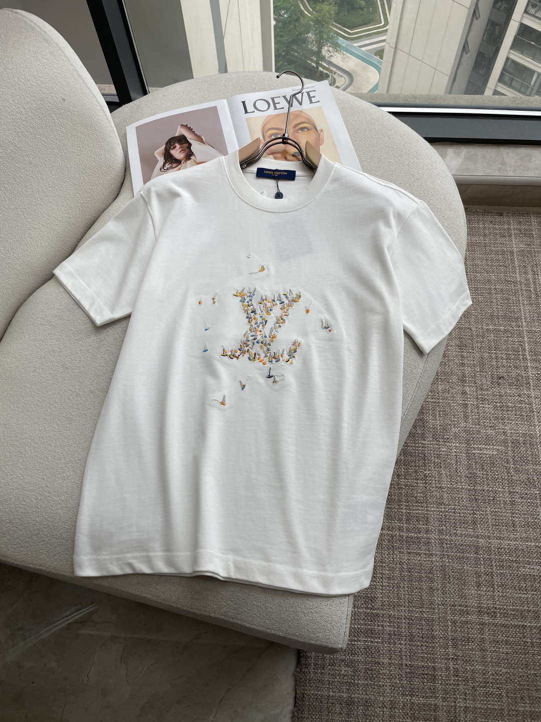 Lv 2026春夏款/官网同步面料采用重磅纯棉精梳棉面料，OS宽松版型，上身版型超正！日常百搭，衣橱必备