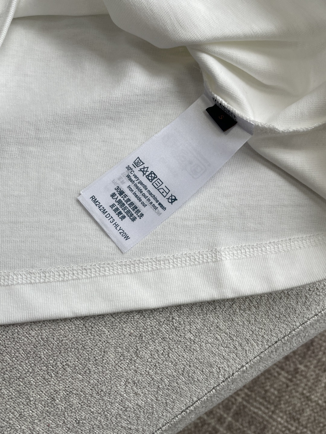 Lv 2026春夏款/官网同步面料采用重磅纯棉精梳棉面料，OS宽松版型，上身版型超正！日常百搭，衣橱必备