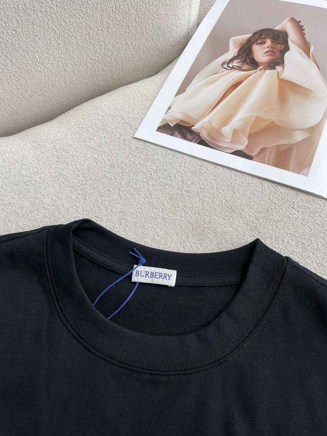 Bur 2026春夏款/官网同步面料采用重磅纯棉精梳棉面料，OS宽松版型，上身版型超正！日常百搭，衣橱必