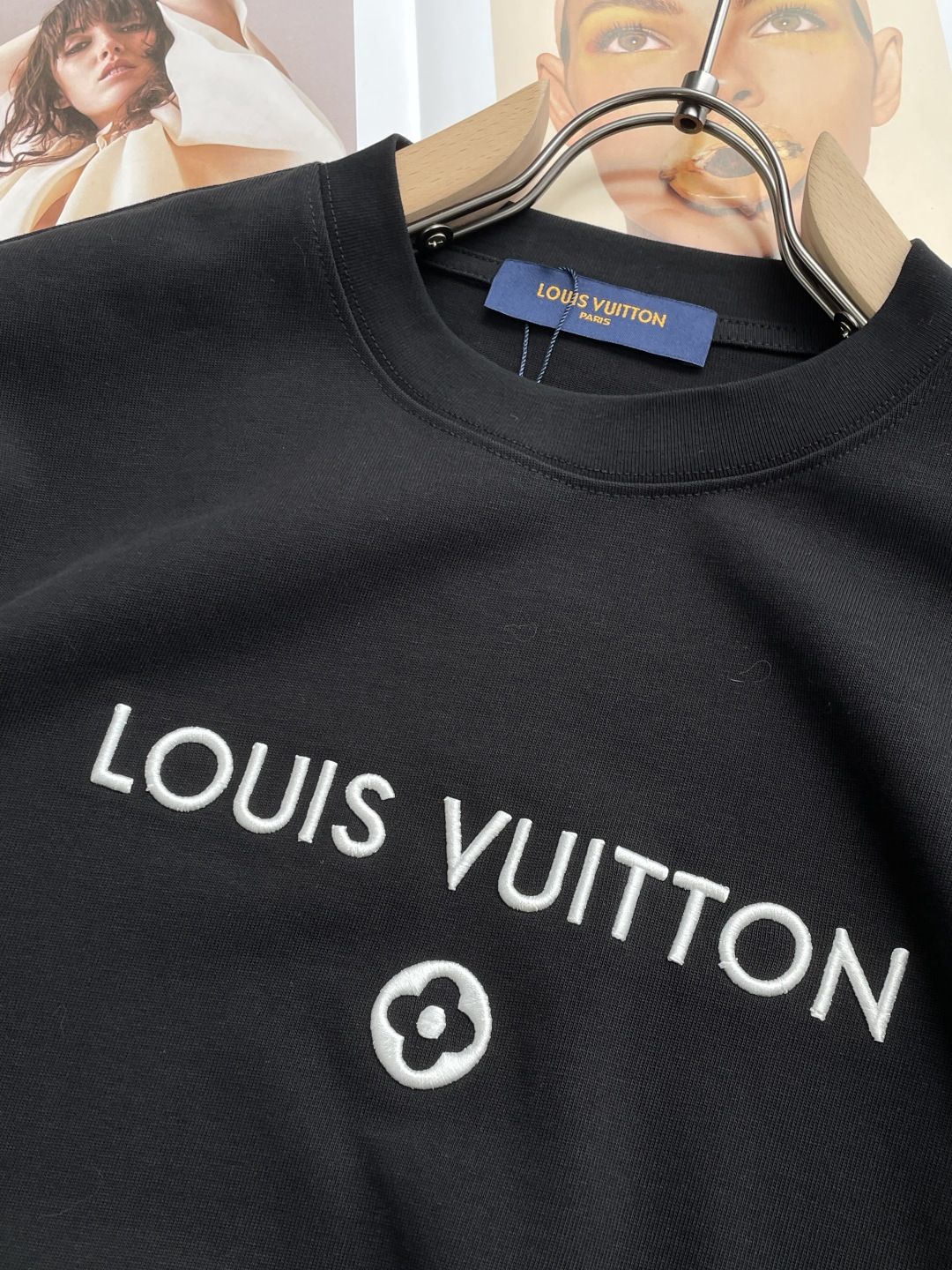 Lv2026春夏款/官网同步面料采用重磅纯棉精梳棉面料，OS宽松版型，上身版型超正！日常百搭，衣橱必备单