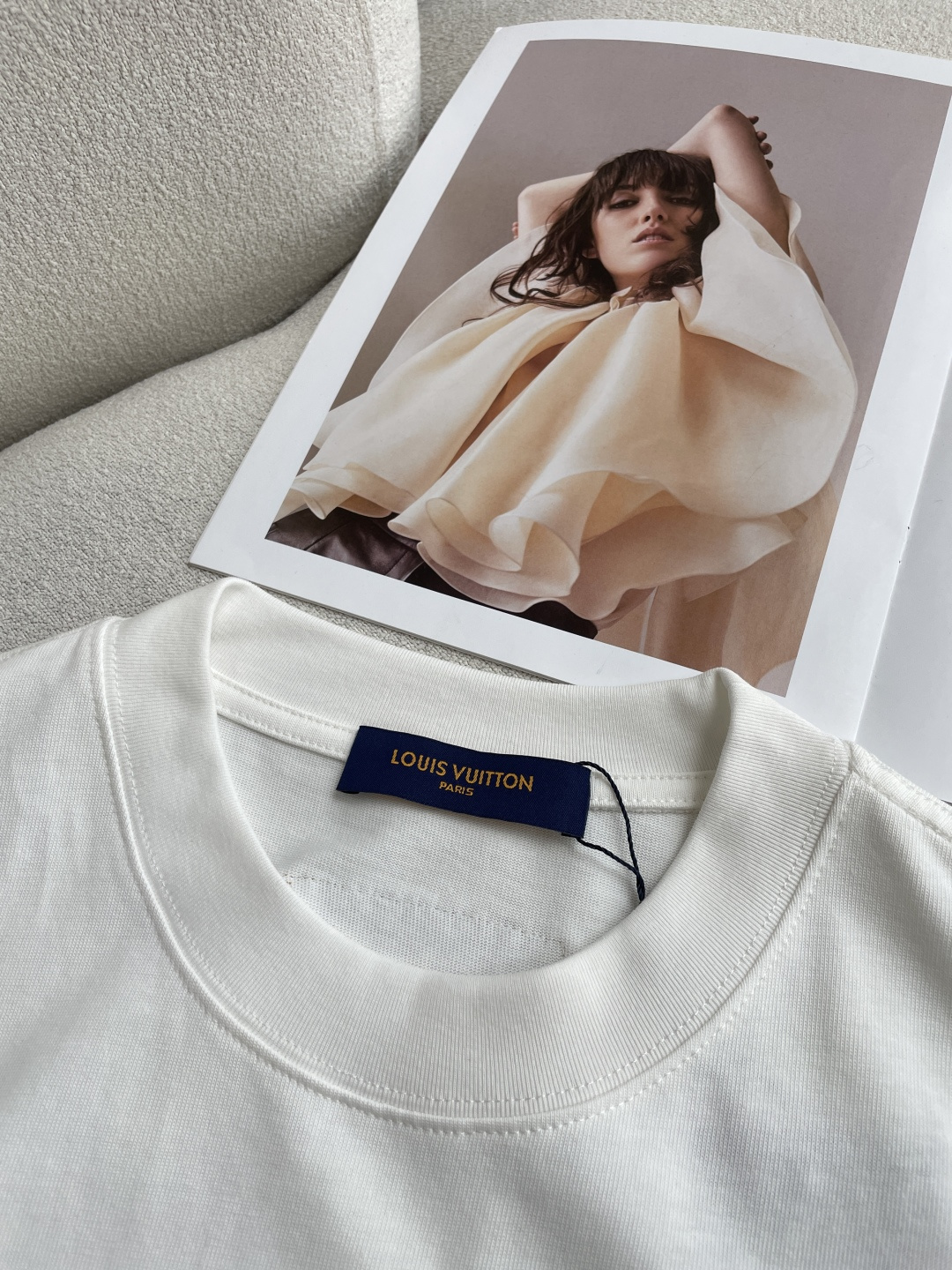 Lv2026春夏款/官网同步面料采用重磅纯棉精梳棉面料，OS宽松版型，上身版型超正！日常百搭，衣橱必备单