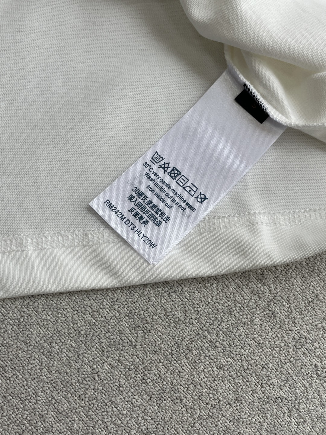 Lv2026春夏款/官网同步面料采用重磅纯棉精梳棉面料，OS宽松版型，上身版型超正！日常百搭，衣橱必备单