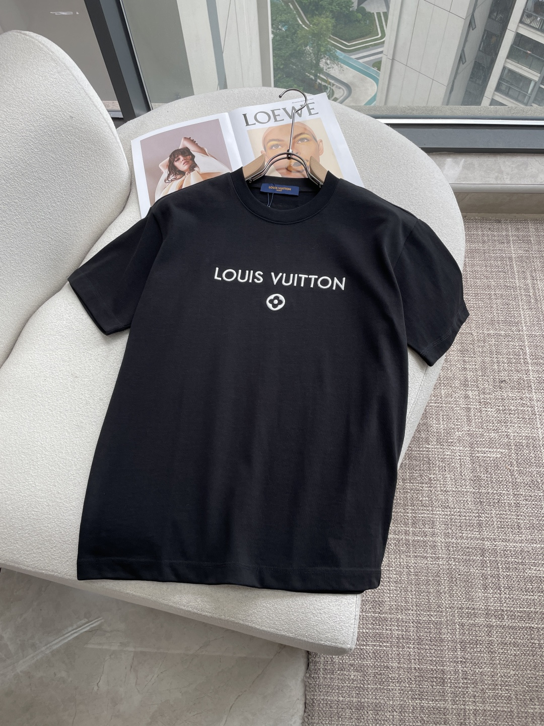 Lv2026春夏款/官网同步面料采用重磅纯棉精梳棉面料，OS宽松版型，上身版型超正！日常百搭，衣橱必备单