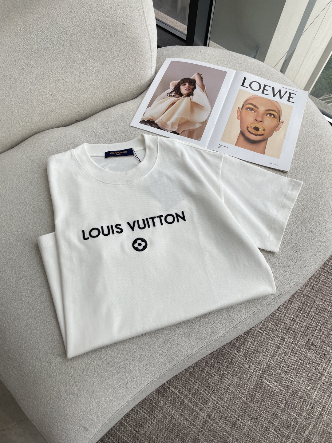 Lv2026春夏款/官网同步面料采用重磅纯棉精梳棉面料，OS宽松版型，上身版型超正！日常百搭，衣橱必备单