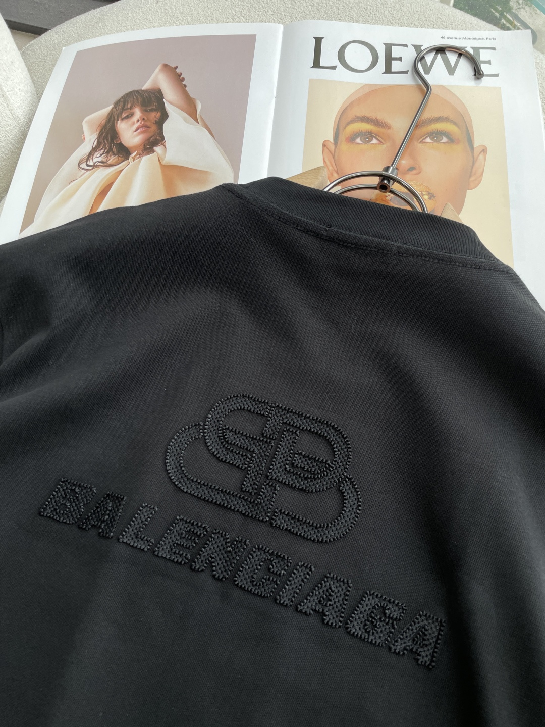 巴黎2026春夏款/官网同步面料采用重磅纯棉精梳棉面料，OS宽松版型，上身版型超正！日常百搭，衣橱必备单